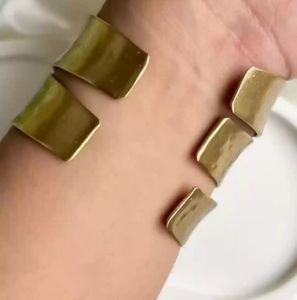 Savan Handcuff