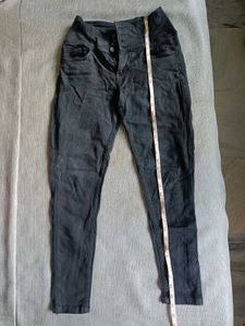 Black High-Waisted streachaby Skinny Jeans