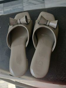 used cracked slipper
