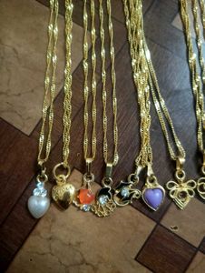 Assorted Gold Tone Pendant with chain ⛓️