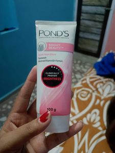 Pond&#39;s Bright Beauty Facewash