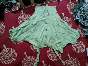 ANVI Be Yourself Batwing Solid Crop Shirt