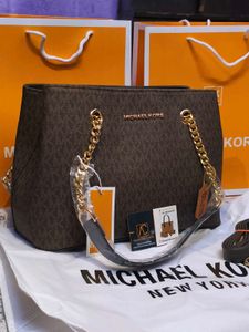 Michael Kors Tote Bag - Stylish Design