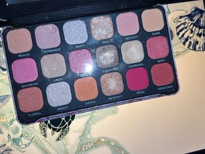 Makeup Revolution Palette in Regal Romance