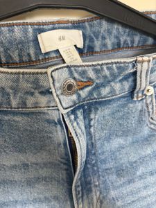 H&amp;M HIGH RISE STRAIGHT FIT JEANS