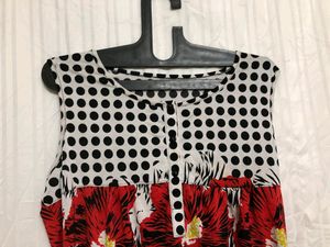 Red Sleevless Top