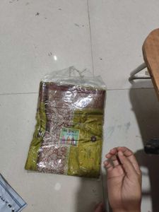 Elegant Green Saree( Issue) Colour Marks