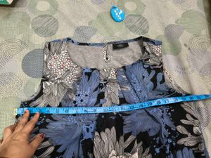 Floral Print sleevless top for women in xl size
