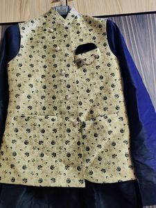 Men Ethnic Kurta Set With Jacket