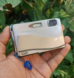 Fujifilm Full Touch Screen finepix Z800 EXR