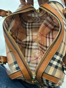 BURBERRY PREMIUM HANDBAG + SLING BAG DUFFLE TYPE
