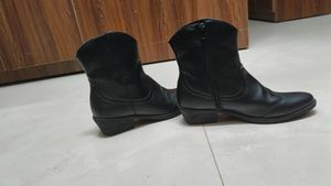 Branded Leather Boots Zudio