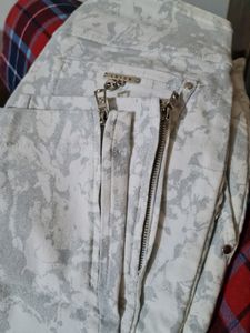 White &amp; Grey Shaded Slim-fit Jeans