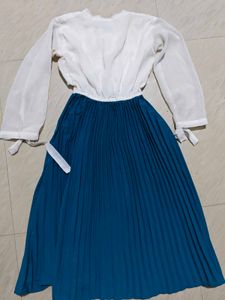 Elegant Blue &amp; White Midi Dress