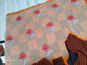 Elegant Floral &amp; Checkered Saree