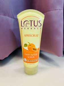Lotus Herbal Apricot Scrub