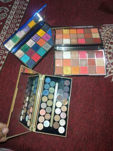 3 Eye shadow makeup palette