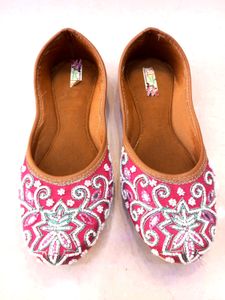 Brand New BEAUTIFUL Punjabi Pink Jutti For Ladies...Size-9.. Colour -pink