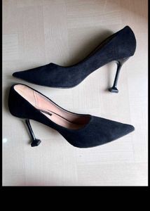 Classic Black Pointed Pumps