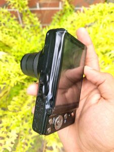 OLYMPUS D-720 Digital Camera
