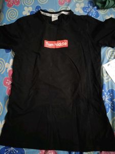 Tom Hiddle Black T-shirt and Best for Street Style