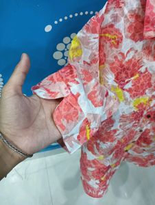 Shirt for women with red and yellow flowers design
