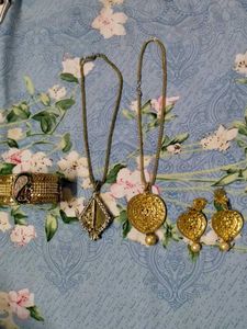 Vintage Gold Tone Jewelry Set