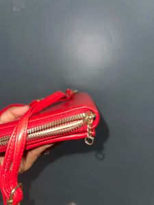 Chic Red Removable Sling Purse – Bold Beauty with