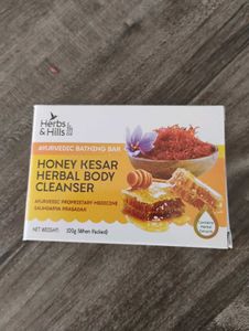 Herbs & Hills Honey Kesar Cleanser
