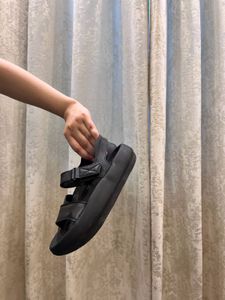 BLACK KOREAN SANDALS