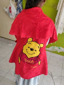 Winnie the Pooh Graphic Tee(cape)