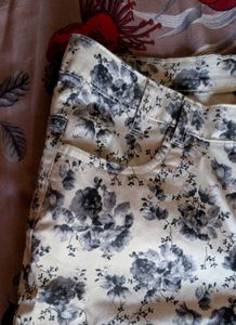 White Jeggings flowered