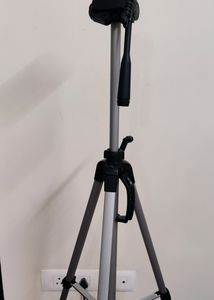 Amazon Basics Tripod 60&#34;