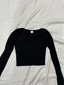 Black Long Sleeve Crop Top
