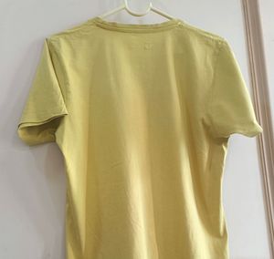 Lemon Colour T-shirt In Good Condition