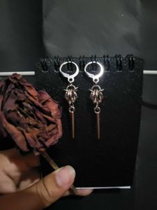 Spiked round chained earrings