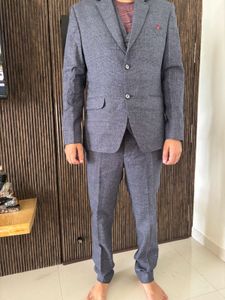 Men&#39;s Gray Suit