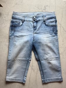Light Wash Denim Capri Pants