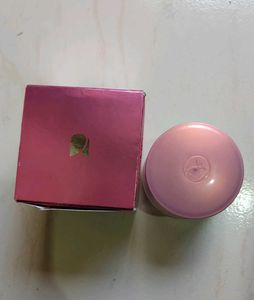 Pond&#39;s Bright Beauty Cream