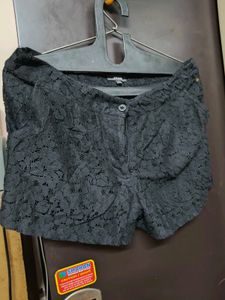 Elegant Black Lace Shorts – Trendy &amp; Chic
