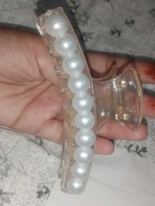 Pearl Hair Claw Clip