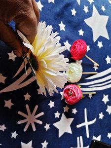 Beautiful hair bun gajra 3 rose🌹 and 1 sunflower