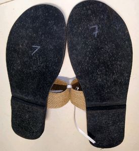 7&#34; Women&#39;s Flat Chappal Made From PANCHGAVYA