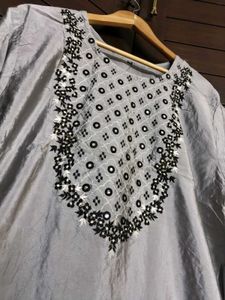 Women Grey Thread Embroidery Straight Kurta