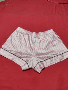 Victoria Shorts Size M