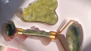 Green Quartz Roller and Plate