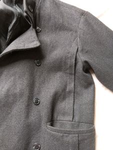 MEN COAT. MEDIUM SIZE