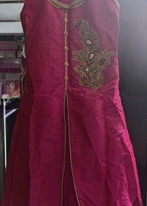 It&#39;s Gown With Golden Lehnga