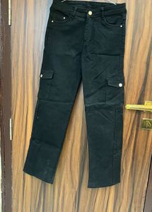 Black Cargo jeans 🫶🏻