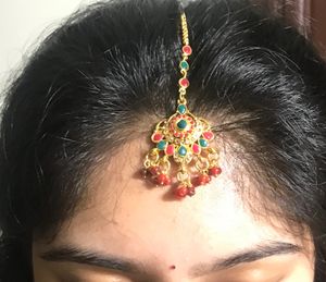 Elegant Shimmering Maangtika
